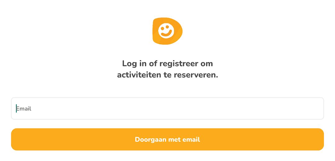 Het inlogscherm van de Vakantie4Kids-app op een telefoon, met het logo en twee velden.